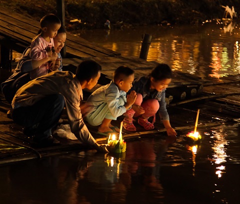 floating-lanterns