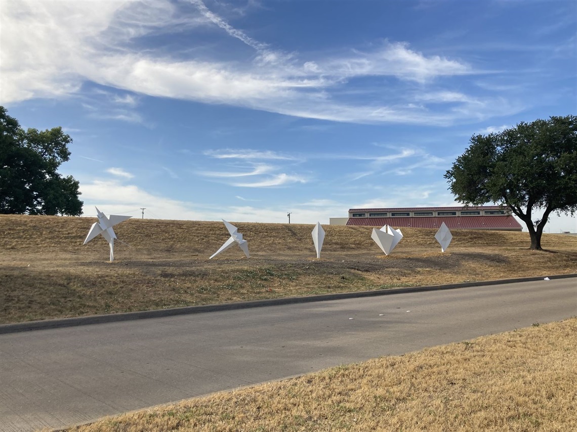 A Disgruntled Florida Man Just Plowed His Car Into a $200,000 Blue Bunny  Sculpture—His Second Time Vandalizing Public Art